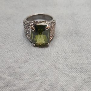 Elegant Silver and Green Gemstone Ring